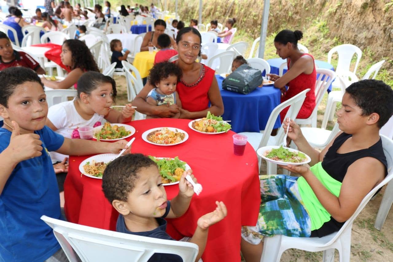 Festa de Natal com crianças atendidas pelo projeto em Parelheiros.