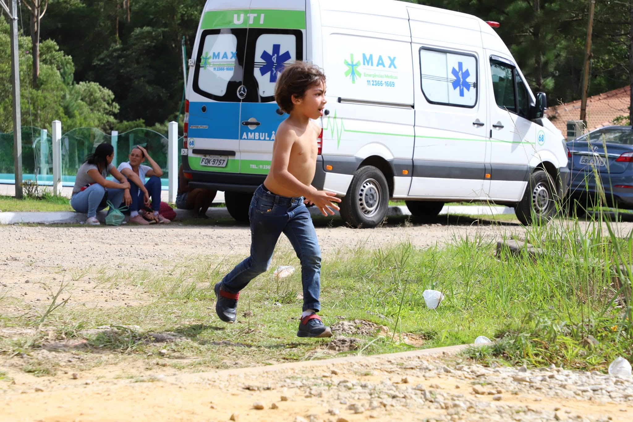 Crianças brincando na festa de Natal do Sorriso em Ação.