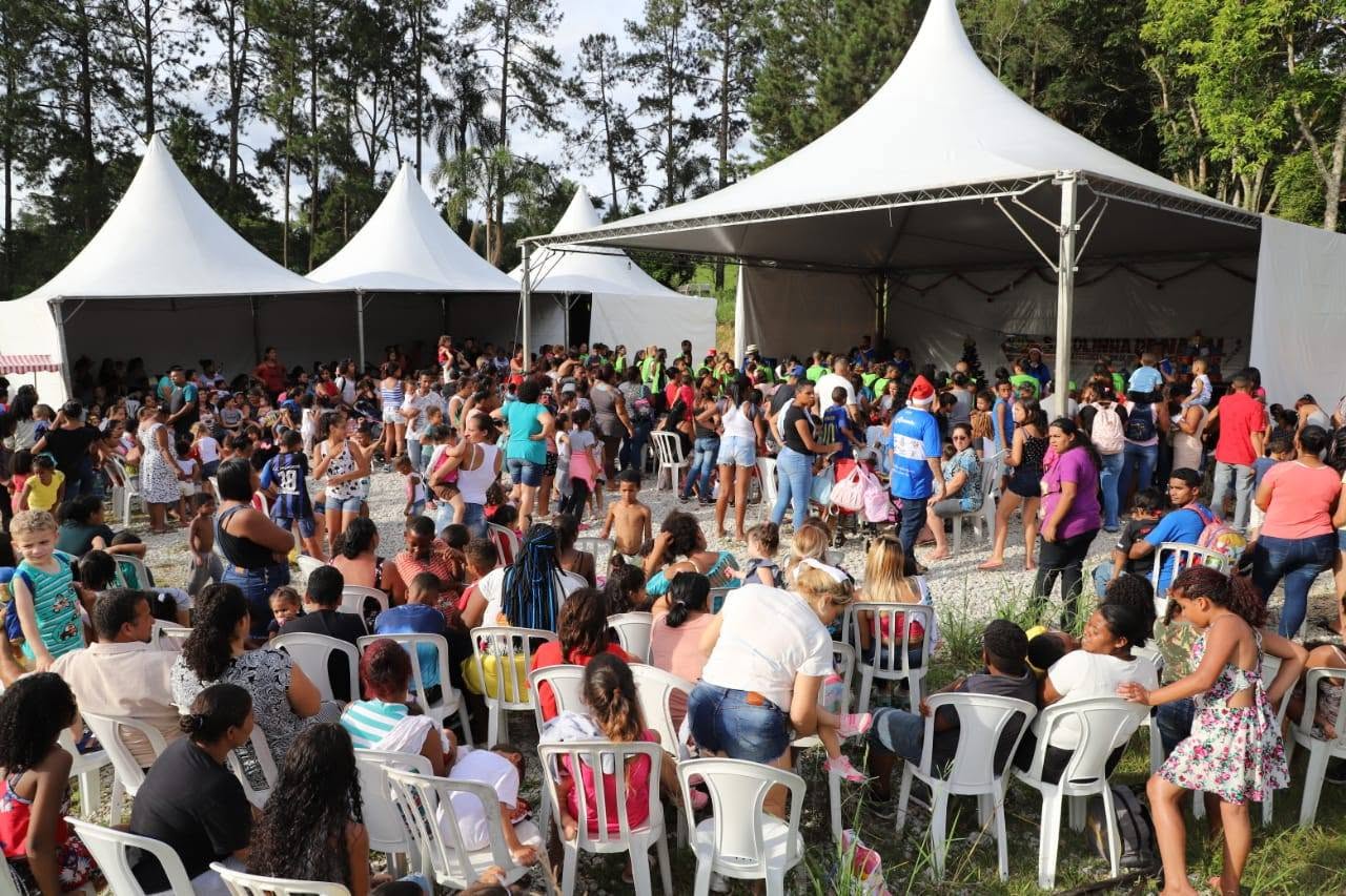 Registro da festa de Natal do Sorriso em Ação em Parelheiros.