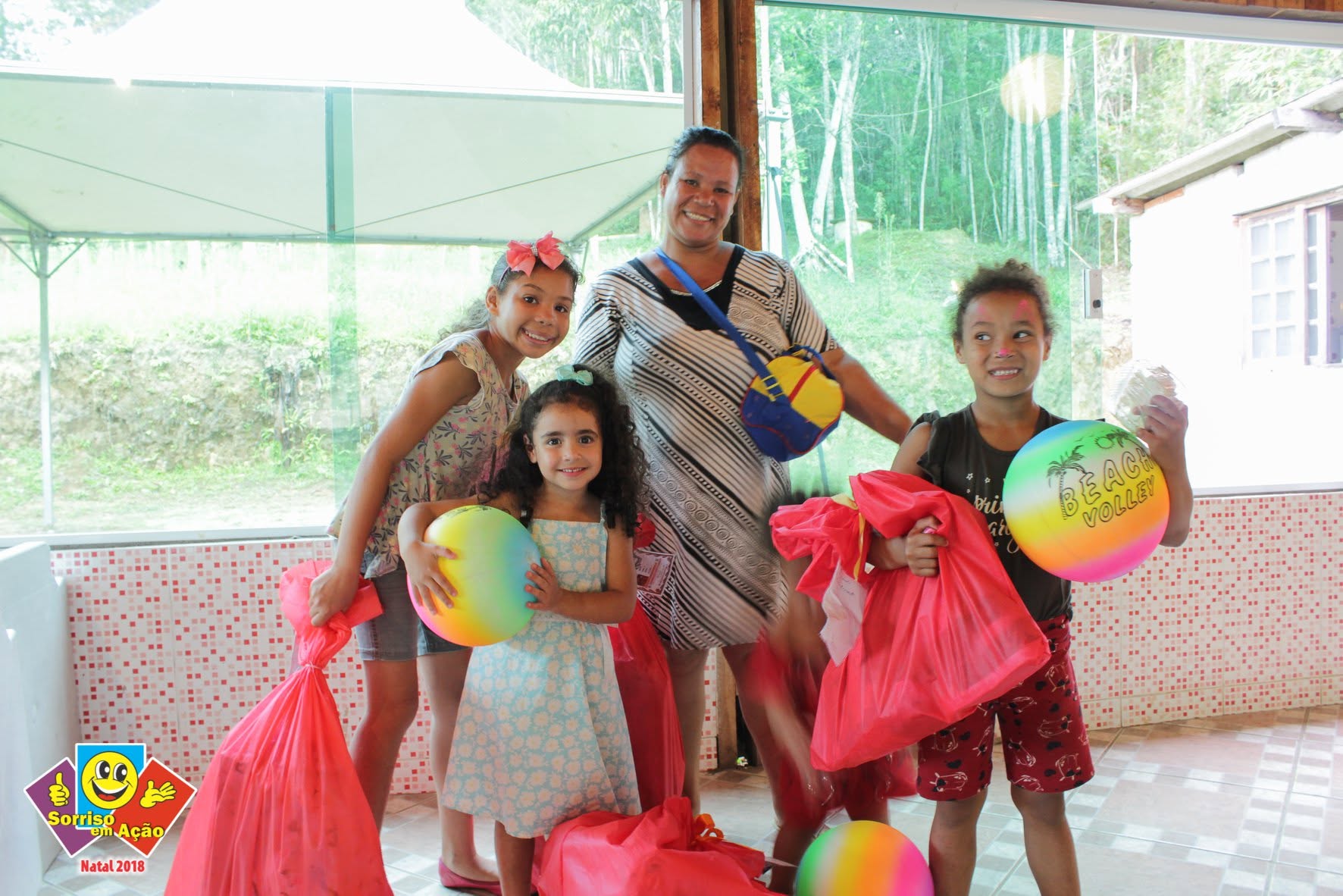 Registro final da Sacolinha de Natal do Sorriso em Ação.