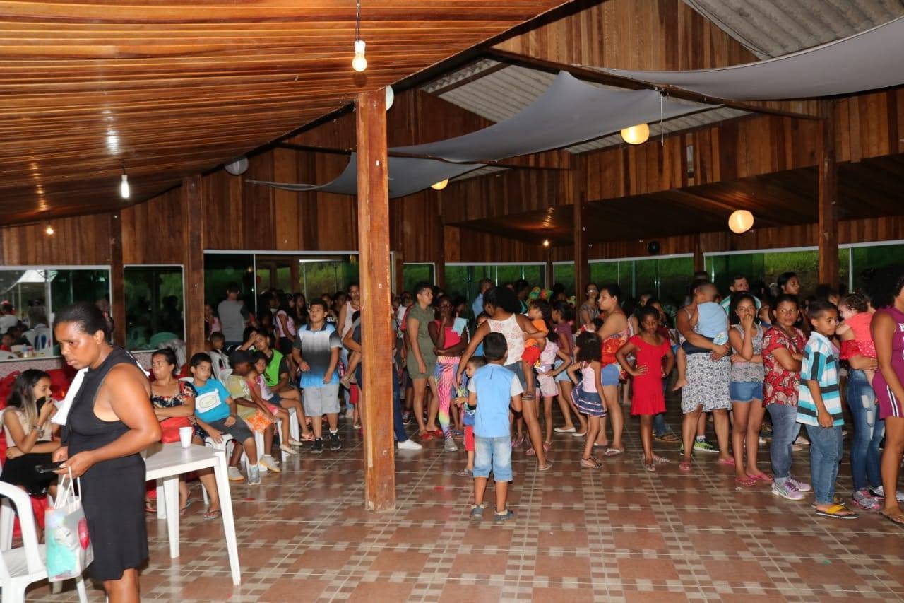 Festa de Natal com brinquedos e atrações para as crianças.