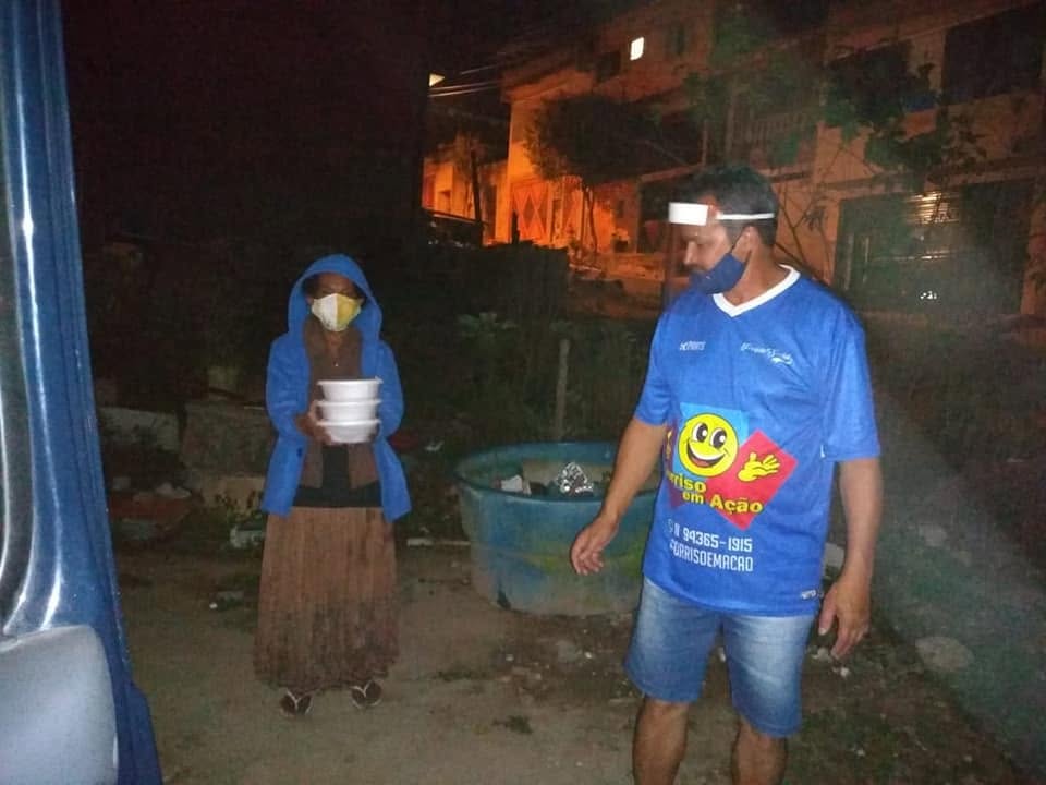 Ação de apoio a moradores em situação de rua promovida pelo Sorriso em Ação.